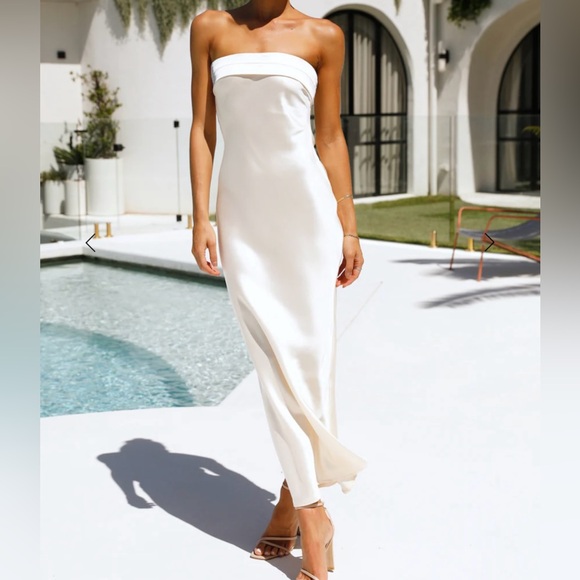 Hello Molly Dresses & Skirts - Hello Molly Strapless Cream Dress
